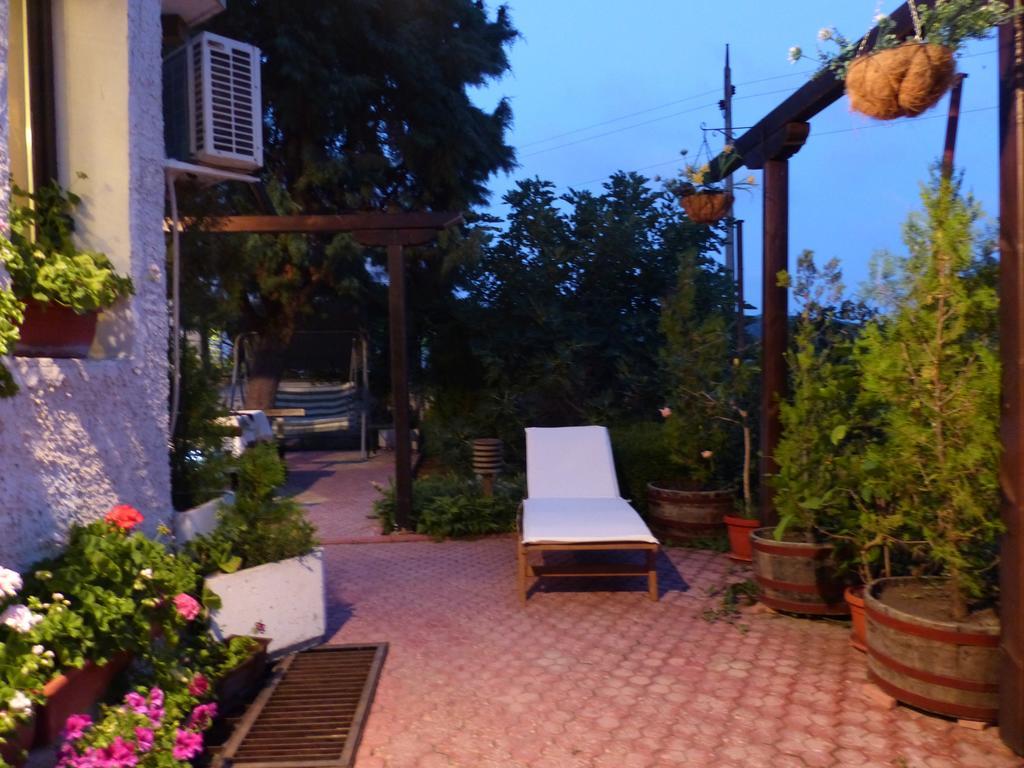 Guest House Delphini Varna Exterior photo